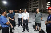 周鹏调度居民迁建工作